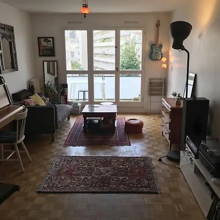 Apartment 2 Bedroom With Balcony / Park Buttes Chaumont /jourdain *